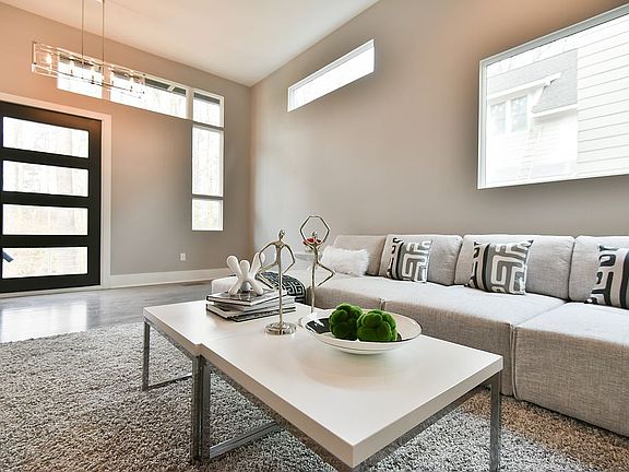 Great Room w/High Ceilings