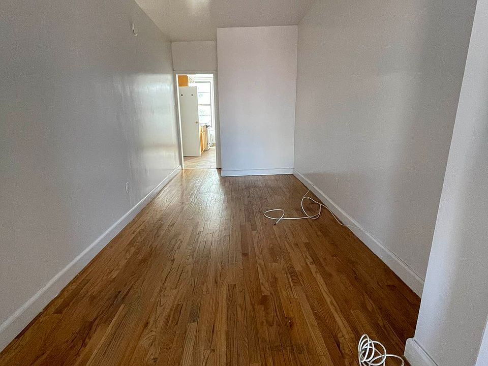 2nd image of 212 Meserole St APT 3