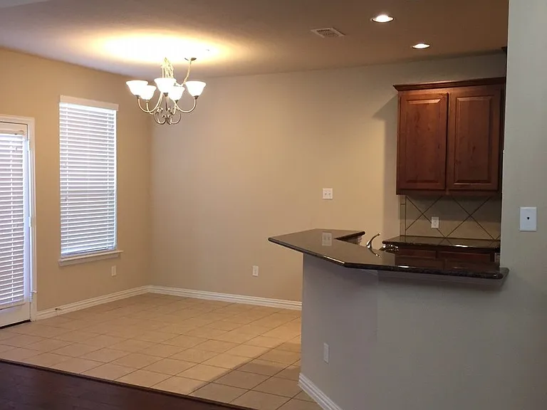 243 Sherburne St — Photo 4