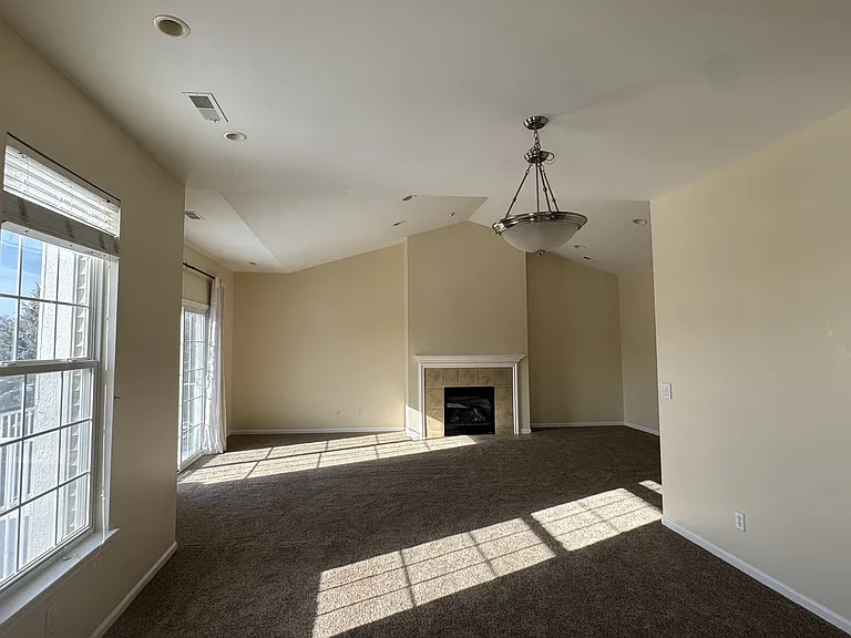 1220 Alameda Blvd — Photo 5