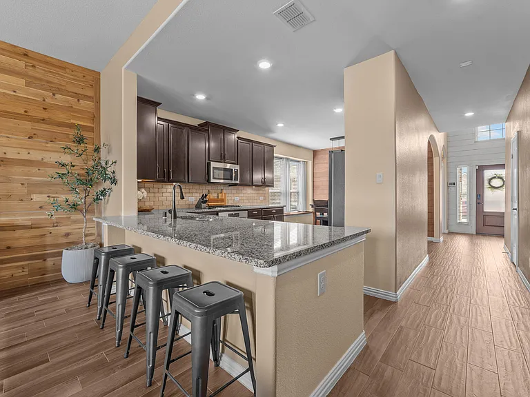 910 Black Hawk Dr — Photo 8
