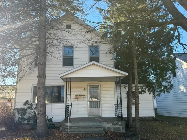227 W Franklin Ave, Reed City, MI 49677