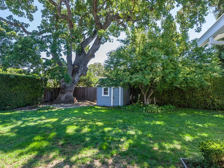 925 Durlston Rd — Photo 16
