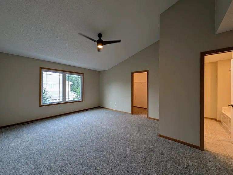 594 Sutherland Dr — Photo 29