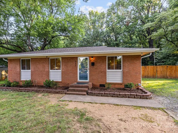 823 Ridgedale Ct, Charlotte, NC 28206