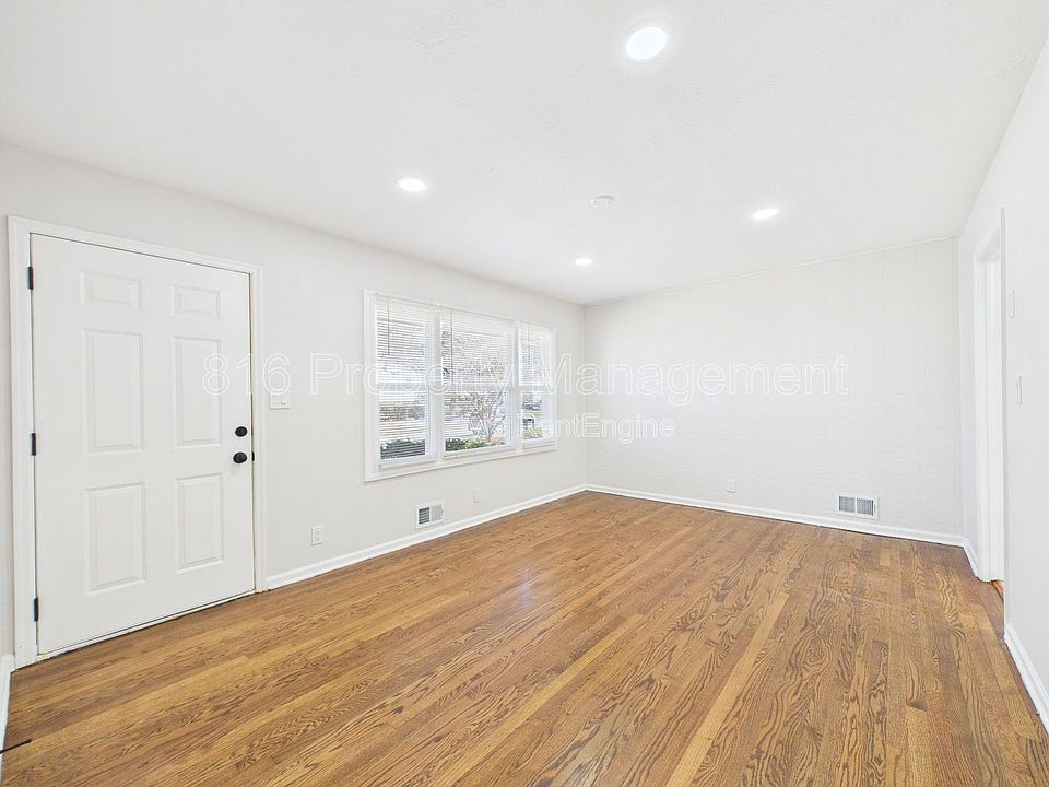 1st image of 4730 Richmond Ave