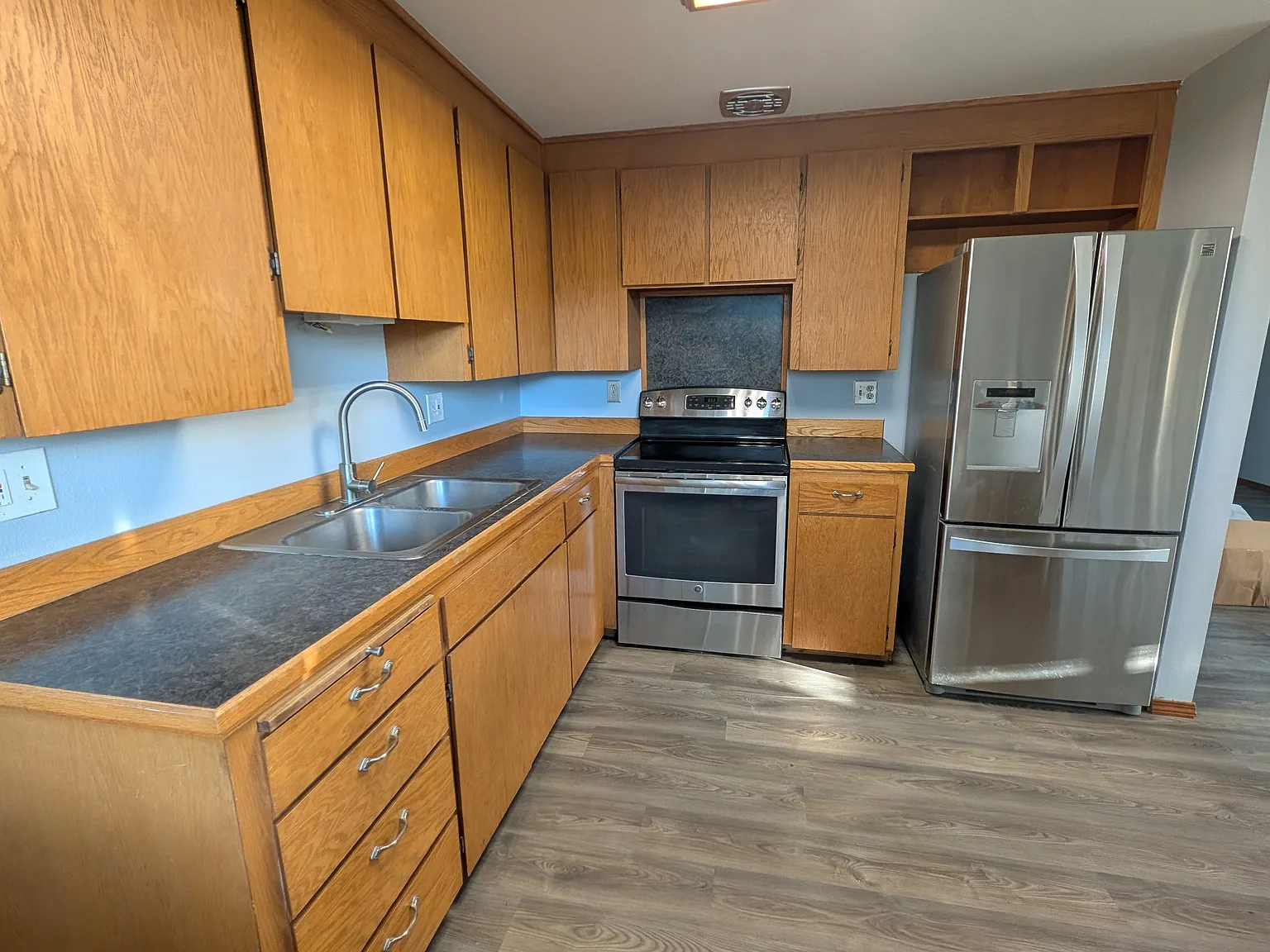 3 bed, 1008 sqft, $2,400 — Photo 4