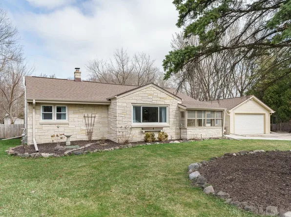 10506 W Grange AVENUE, Hales Corners, WI 53130