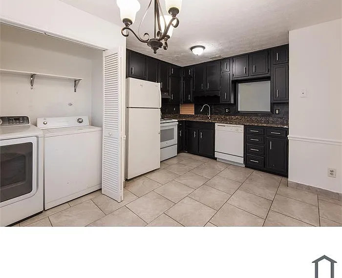 1928 Patterson Cir #1928 — Photo 8