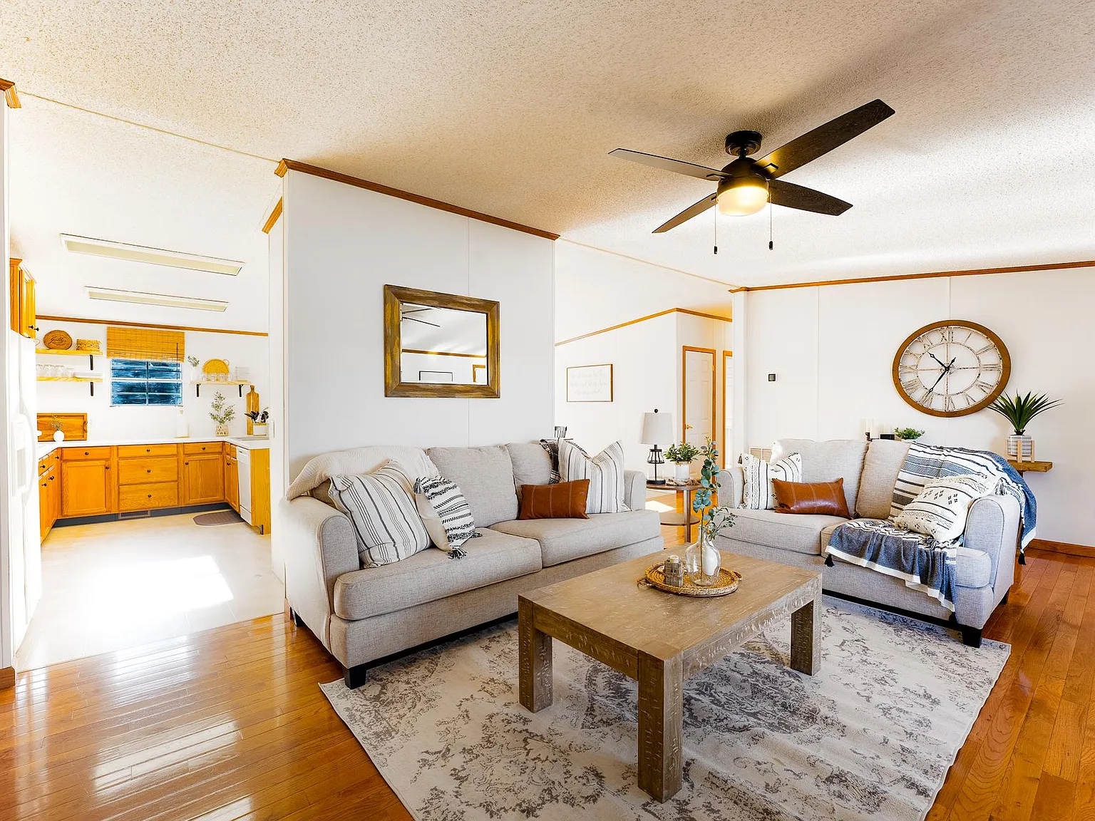 3 bed, 1960 sqft, $3,200 — Photo 3