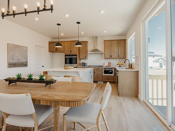 4th image of 944 W Columbia Ct #108