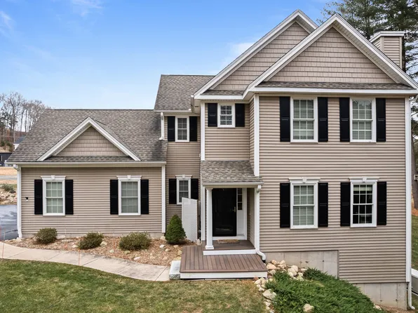 16 Dickinson Road, Glastonbury, CT 06073