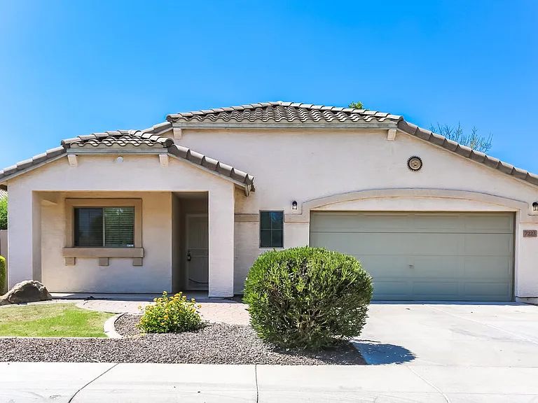7223 W Winslow Ave — Photo 1