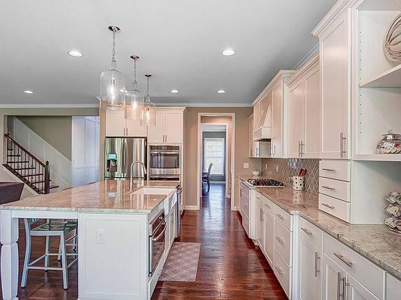 3rd image of 4918 Whispering Creek Ct