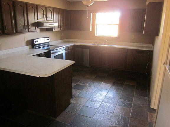 5th image of 101 Woodlawn Dr