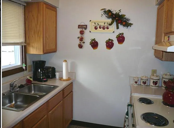 Rivercrest Village Townhomes — Photo 2