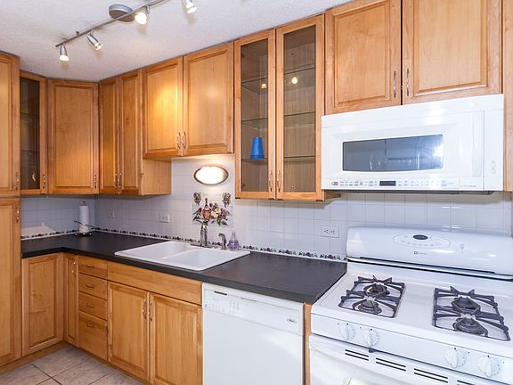 4th image of 5330 Waterbury Dr #1605