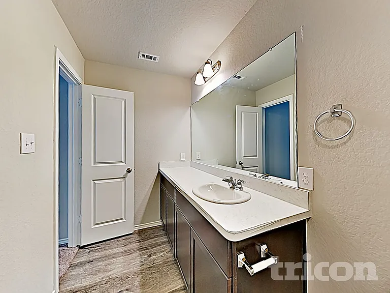9736 Marbach Brk — Photo 20