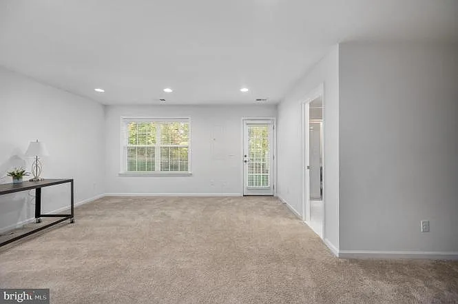 1319 Gilmore St — Photo 10