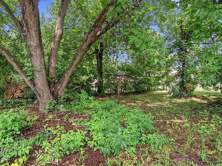 1237 Staton Dr — Photo 25