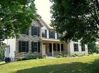 6000 Pond View Ter, Bath, PA 18014