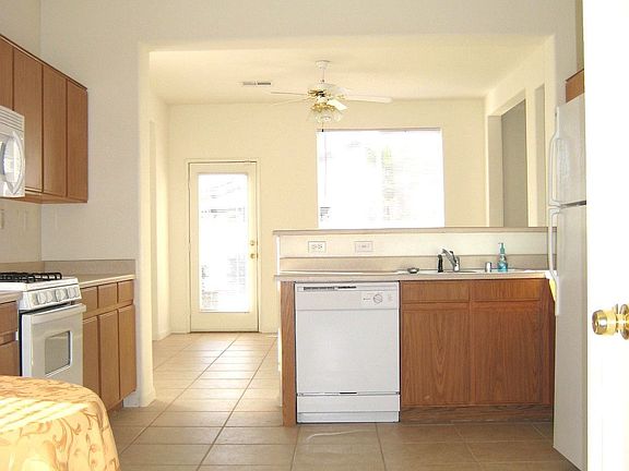All appliance kitchen looking toward family room