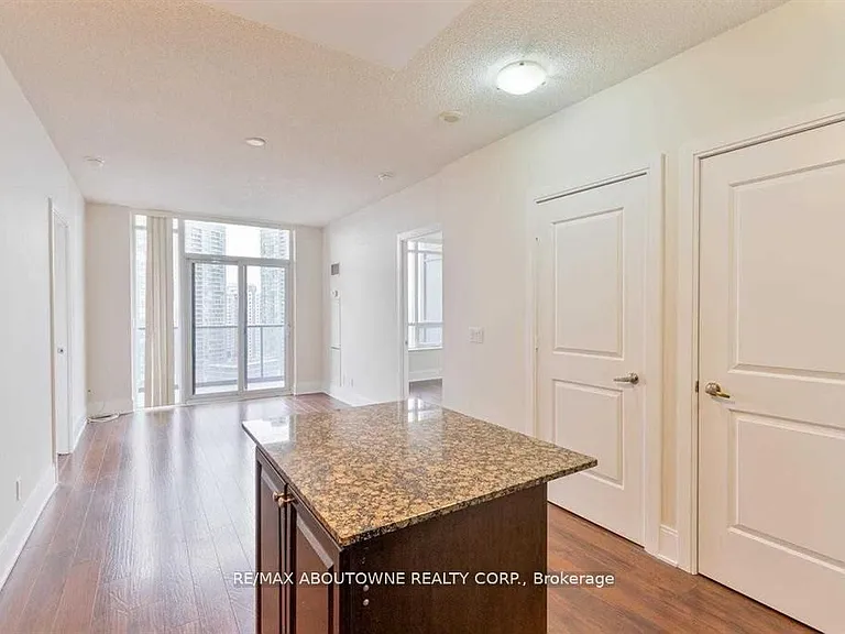 330 Burnhamthorpe Rd W #2303 — Photo 4