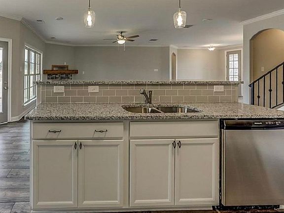 5th image of 435 Burton Pl