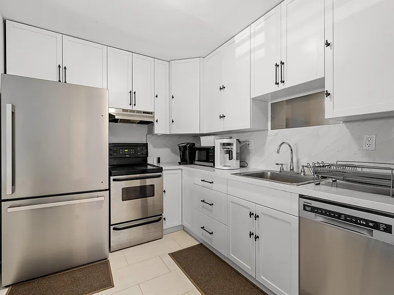 1645 Emerald St #2Q — Photo 7