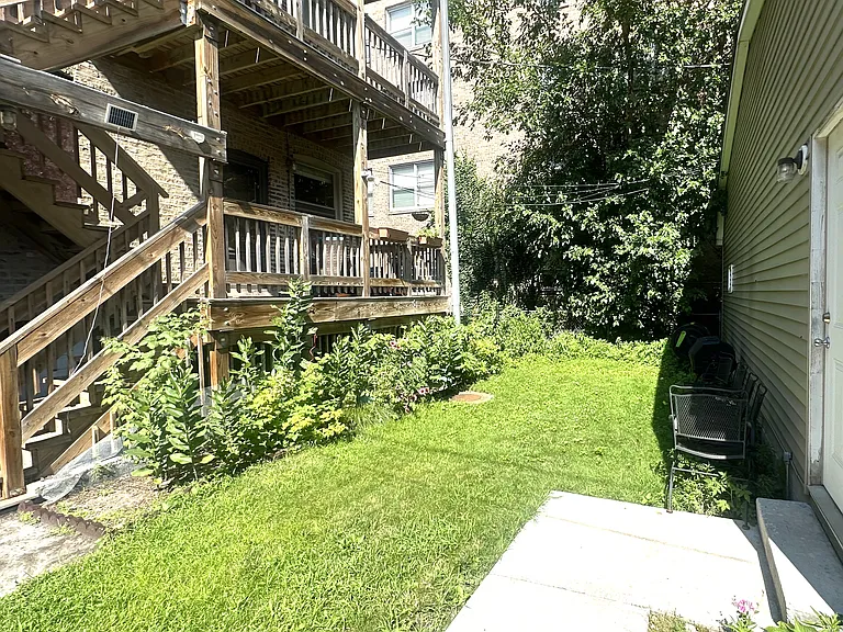 1433 W Foster Ave — Photo 22