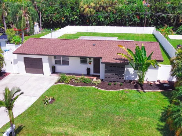 849 Lake McGregor Dr, Fort Myers, FL 33919