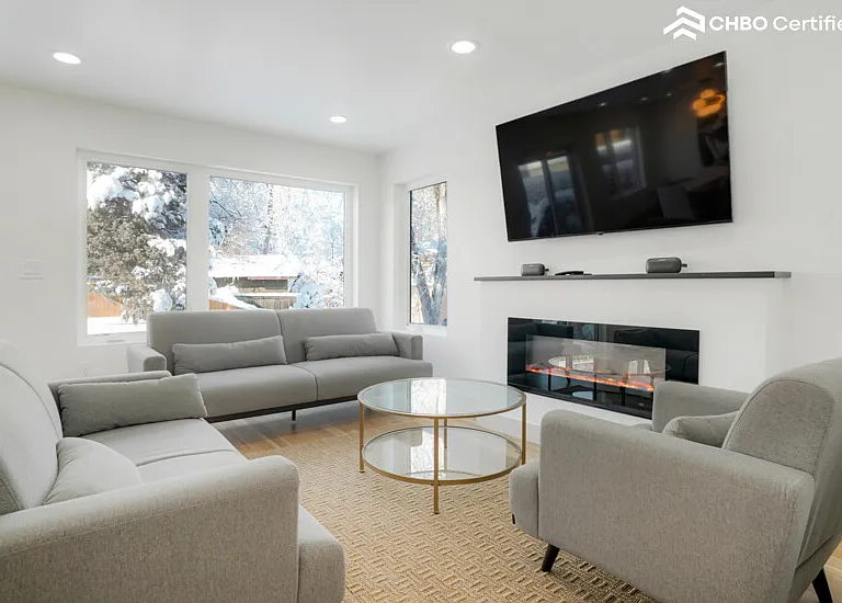 6083 S Sycamore St — Photo 8