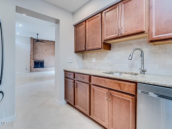 3rd image of 3808 N Pasatiempo Pl