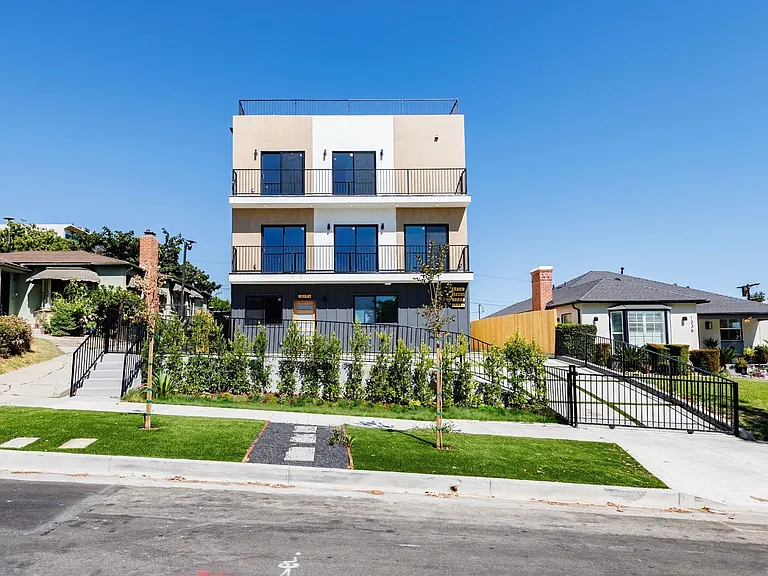 1330 S. Longwood Ave. — Photo 30
