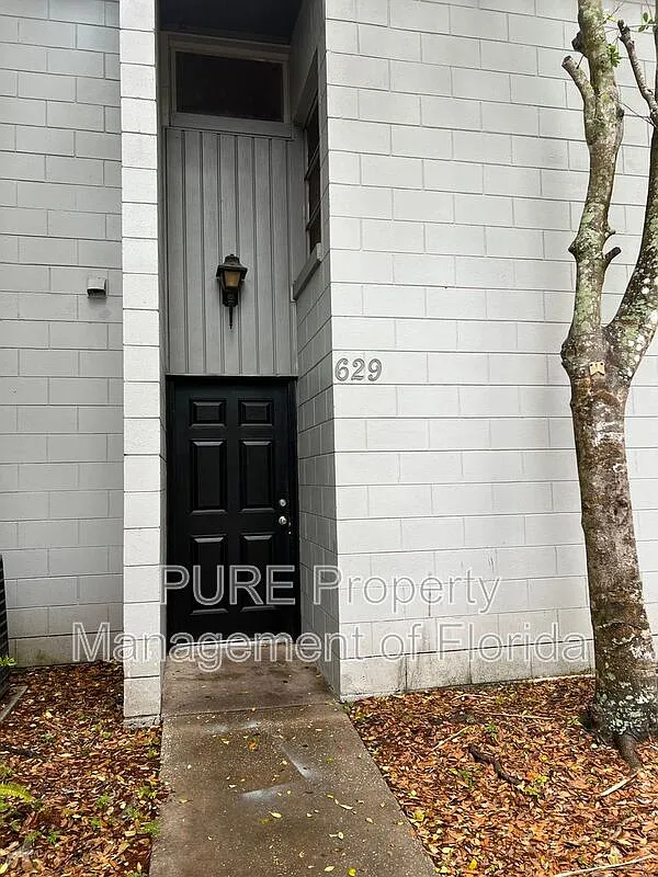 2 bed, 1.5 bath, 1151 sqft, $1,195 — Photo 2