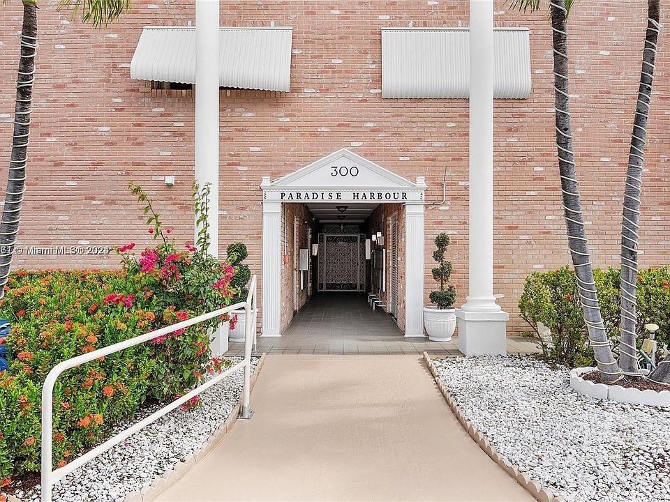 1st image of 300 Golden Isles Dr APT 317