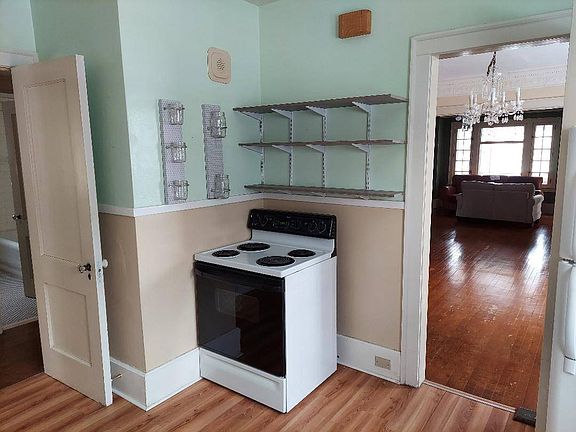 5th image of 14515 Clifton Blvd APT 1