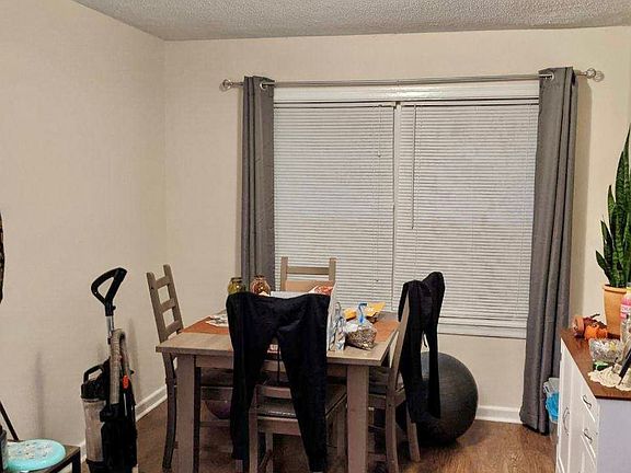 2nd image of 1663 Valley Ave