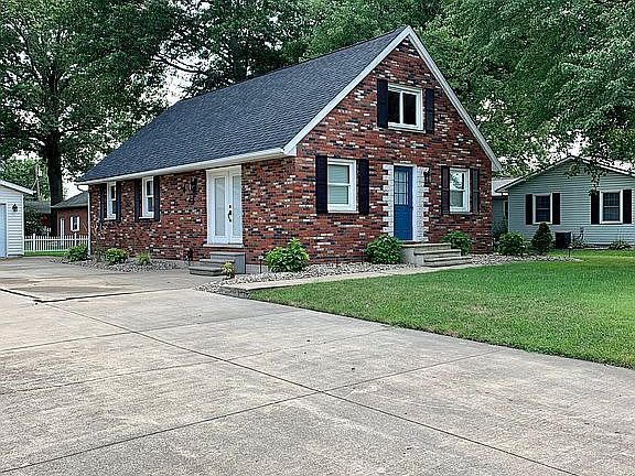 3rd image of 202 Linda St