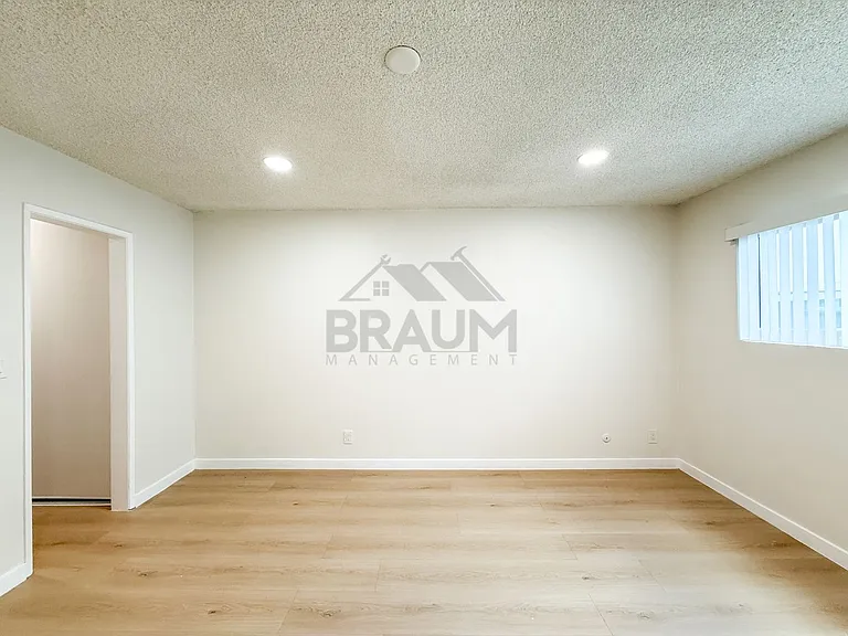 6039 Whitsett Ave — Photo 20