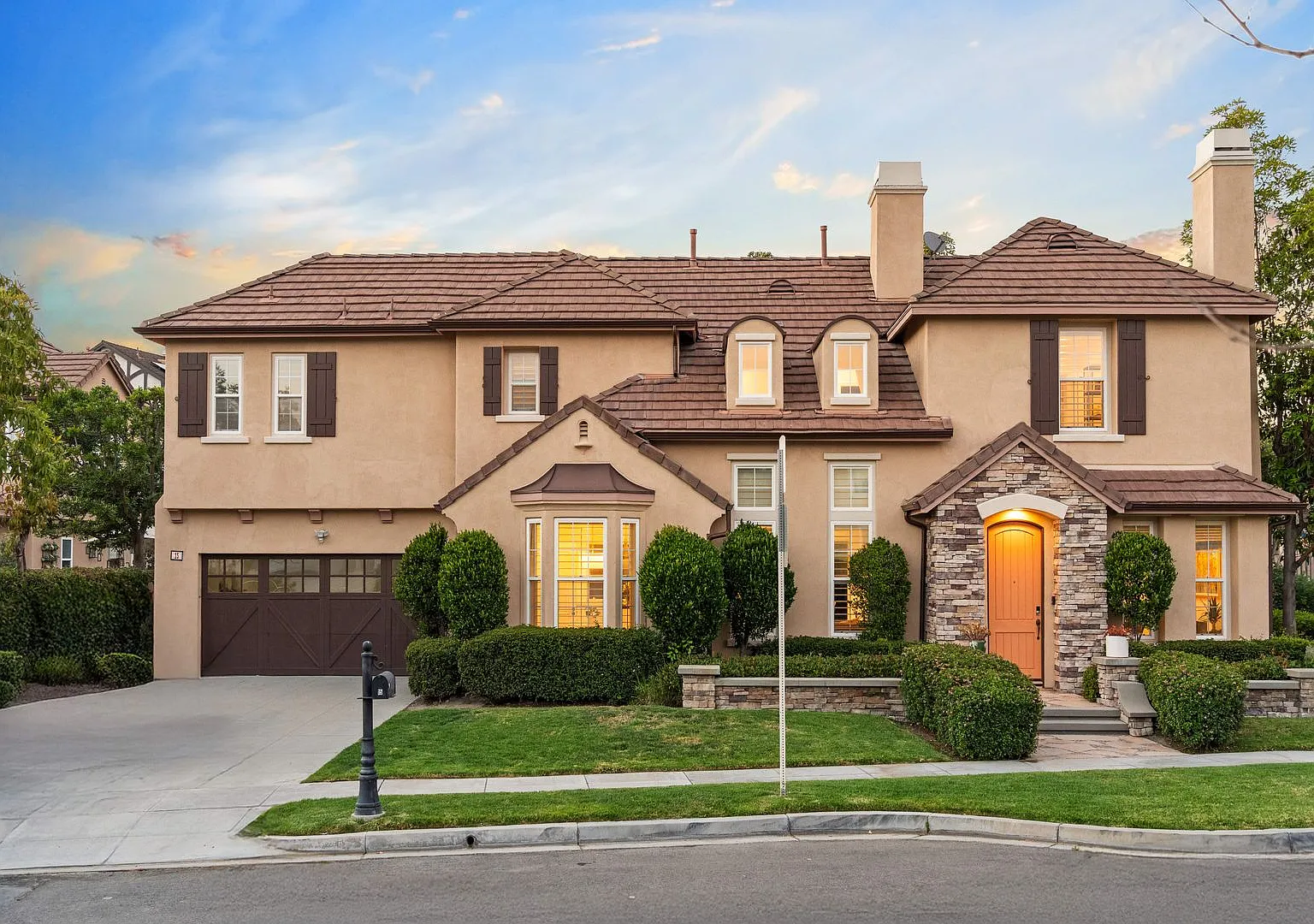 Luxurious French Country Estate in Ladera Ranch Fully Furnished with Flexible Short-Term Lease Op... — Photo 3