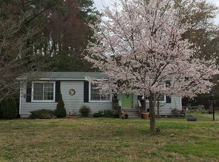 142 Sunset Dr, Weems, VA 22576