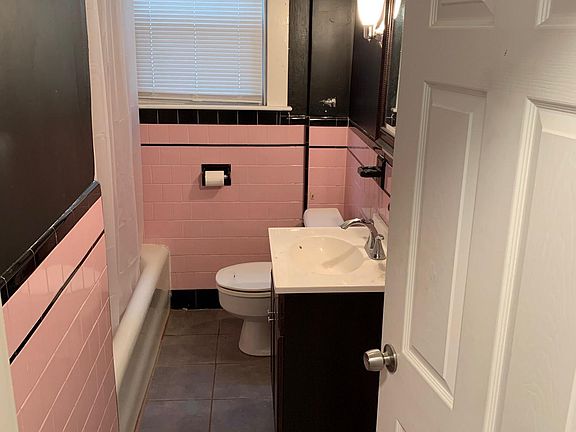 4th image of 700 Reservoir Ave #700B