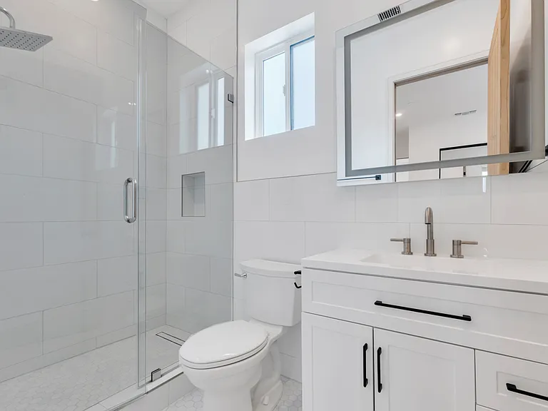 16510 San Fernando Mission Blvd — Photo 17