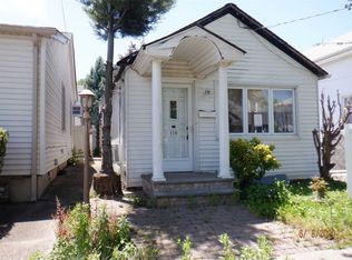 118 Barwick St, Floral Park, NY 11001