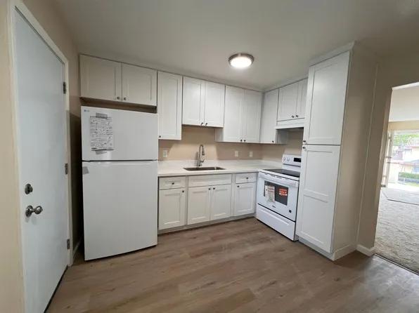 $1,800 2/1 Campbell Upstairs Apartment near San Tomas, 1077 W Hamilton Ave #4, Campbell, CA 95008