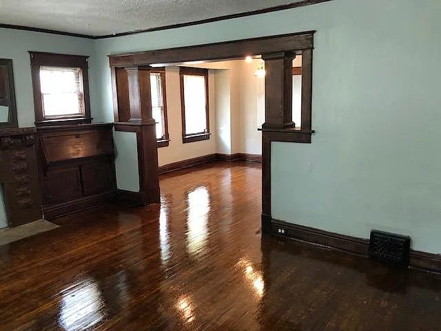 4920 College Ave — Photo 2