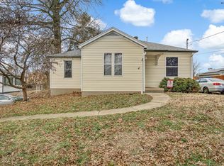 4 Linda Vista Dr, Belleville, IL 62221
