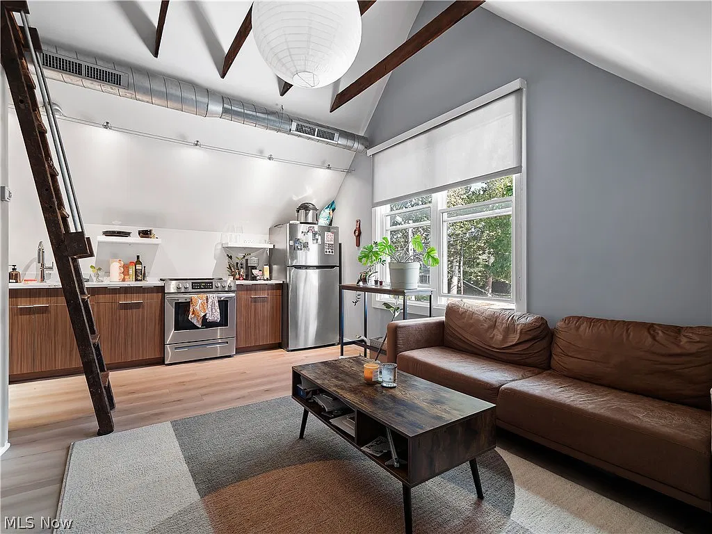 1 bed, 1.0 bath, 700 sqft, $1,800 — Photo 4