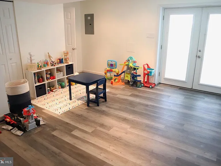 15826 Anamosa Dr — Photo 21